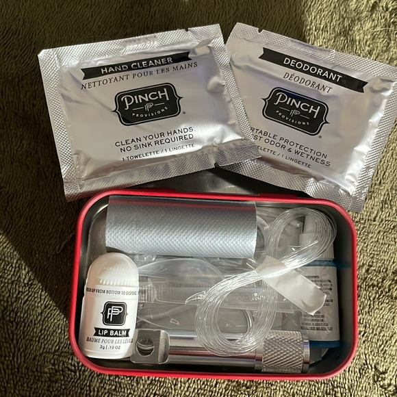 Personal camping kit with 12 essentials. New in original packaging - Picture 3 of 3